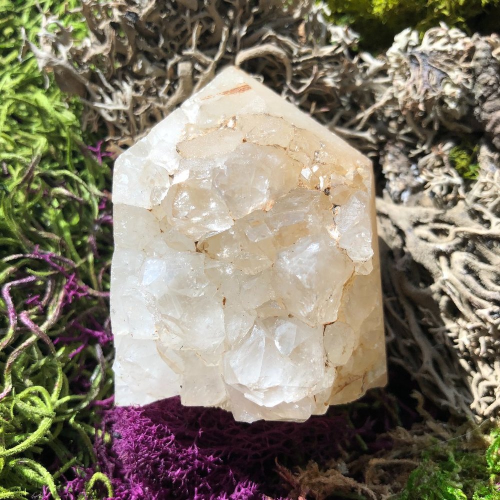 Quartz Cluster Tower with Inclusions natural color